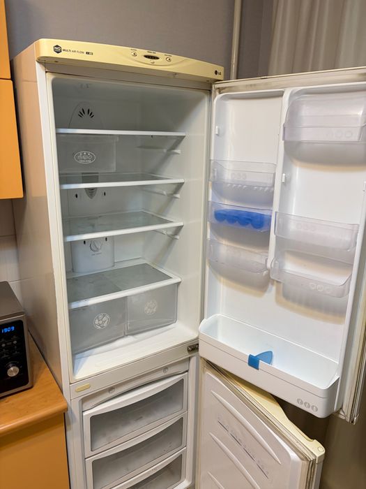 Холодильник с морозильником LG