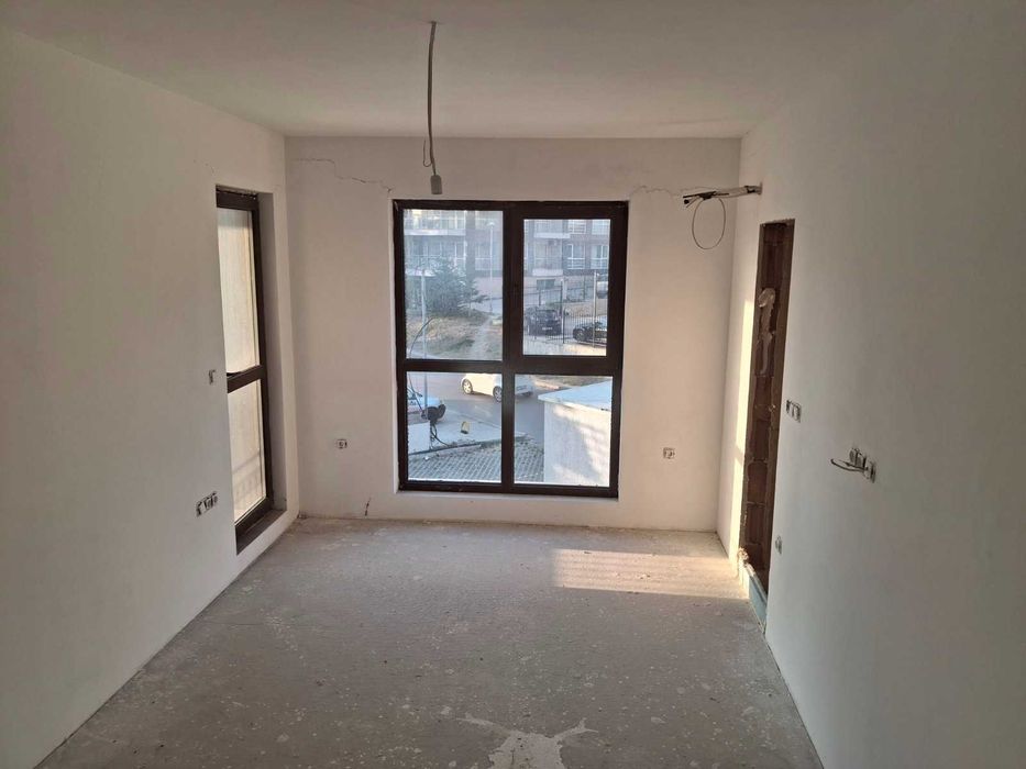 Продава се Тристаен апартамент в Варна, Автогара - 110 кв.м за 3182 €/кв.м - Снимка #1
