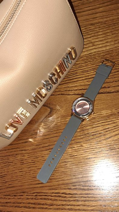 Часовник с камъни сваровски Oxette