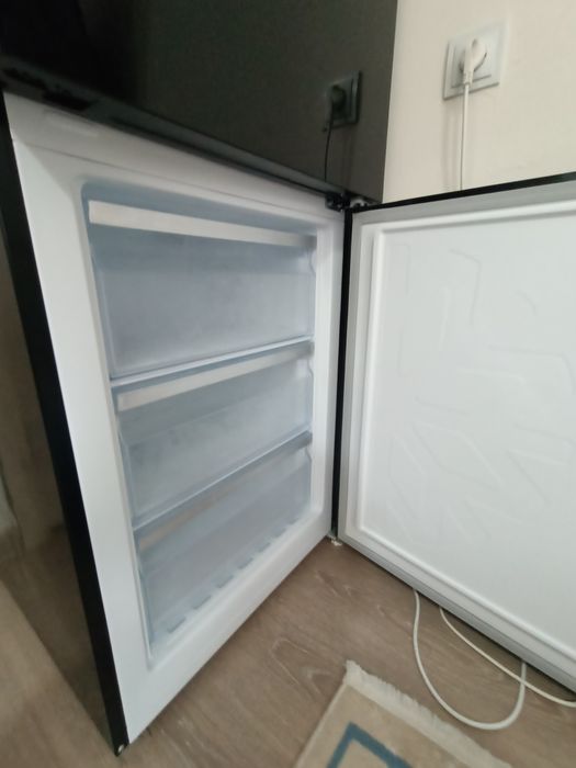 Продается холодильник Hansa.
