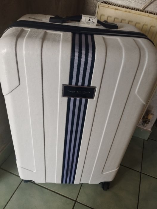 Vând trolăr Tomy Hilfiger