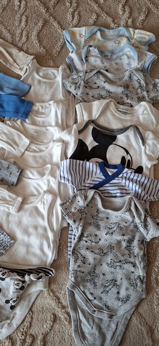 Lot haine nou nascut marime 50/56 + pampers nr 1
