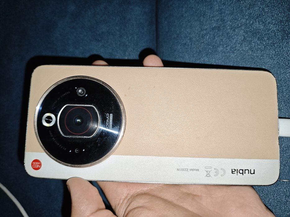 Nubia Focus Pro 5G в цвете Light Brown.
