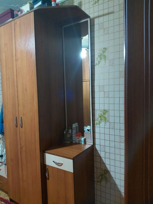 Продам шкаф в прихожую
