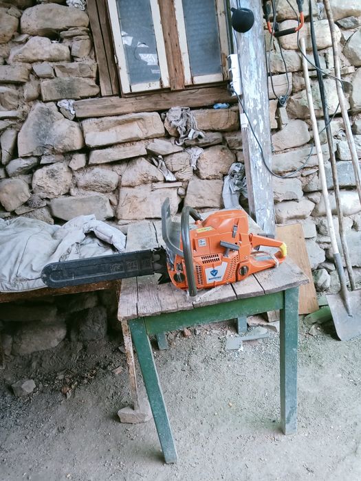 Vând drujba holzfforma g372 xt că noua