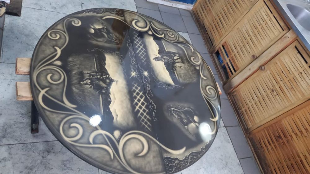 Круглый стол,ручной работы