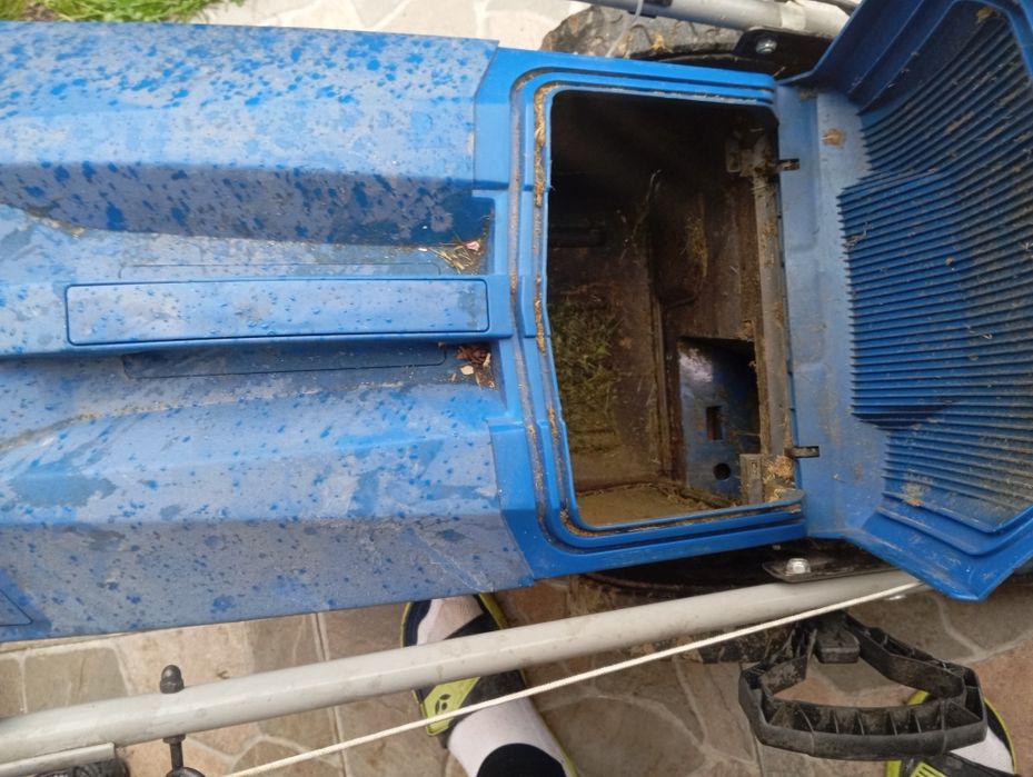 Vând motocoasă  hiunday
