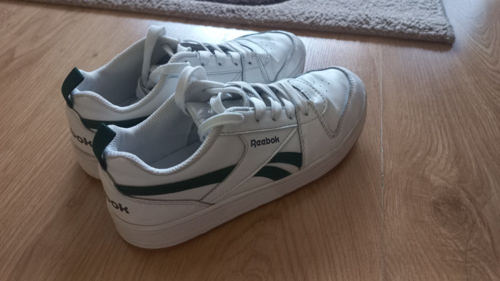 Детски кожени маратонки Reebok .