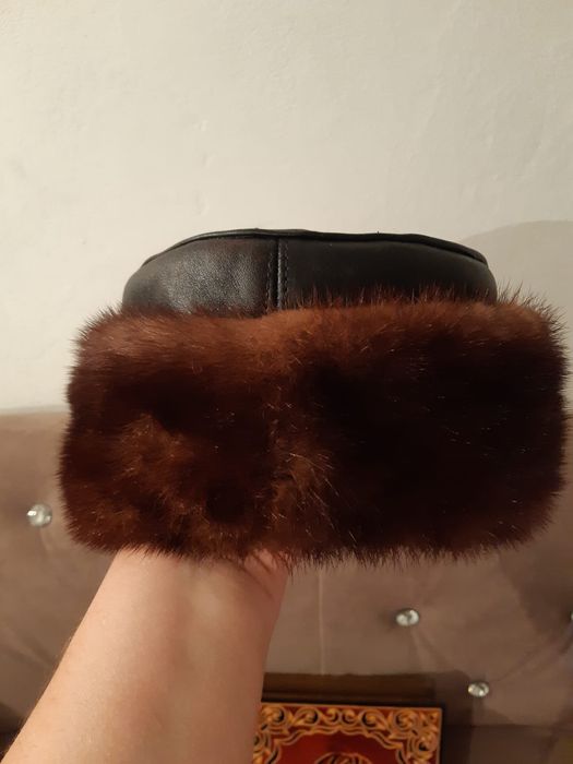 Шапка кожаная с мехом.