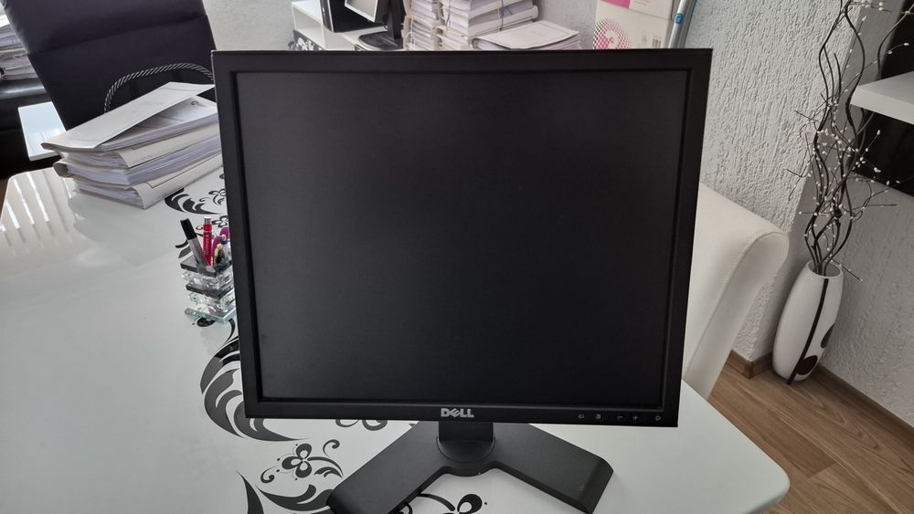 Монитор DELL 19 инча