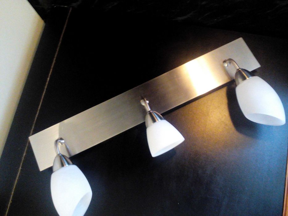 Philips Massive аплик лампа за стена на баня IP21