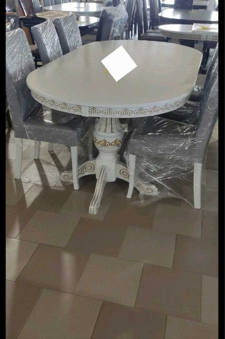 Masă si Scauni frumose..