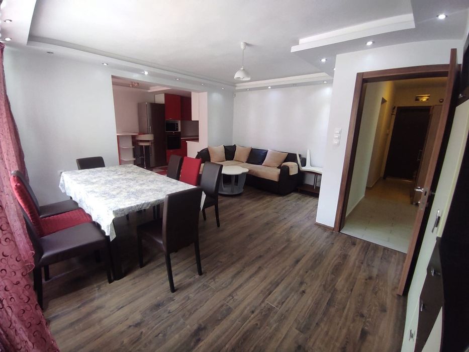 ТРИСТАЕН АПАРТАМЕНТ в центъра на Варна за дългосрочно наемане