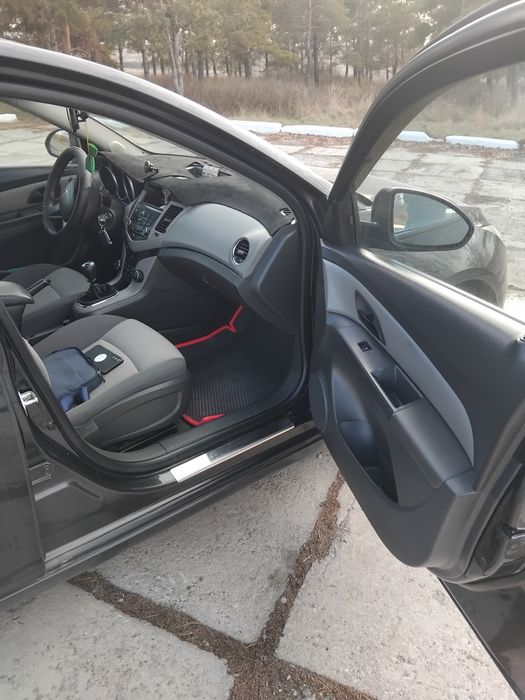 Продам машину шеврале круз