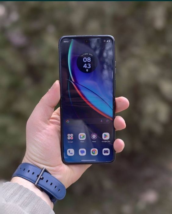 Motorola razr plus 4G. 8г на 256G.  400$