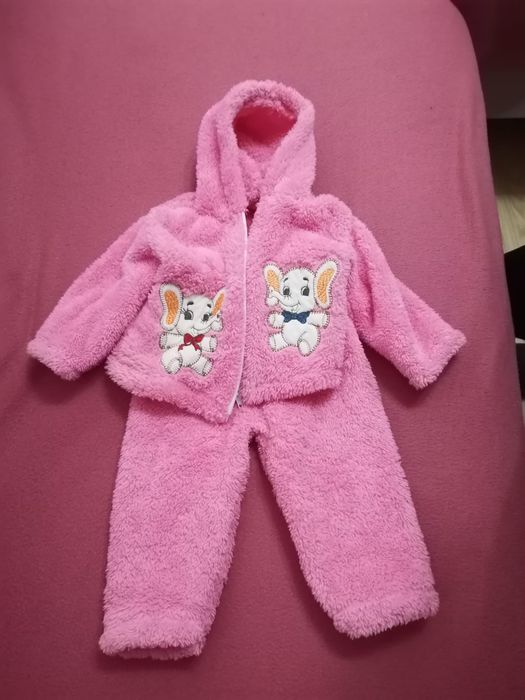 Hainute și jucării bebe