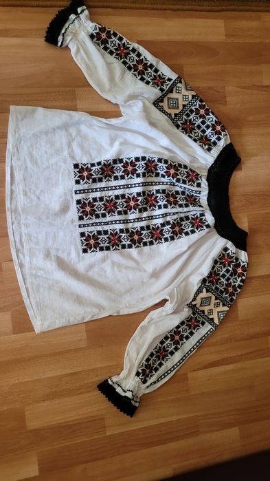 Ie traditionala brodata