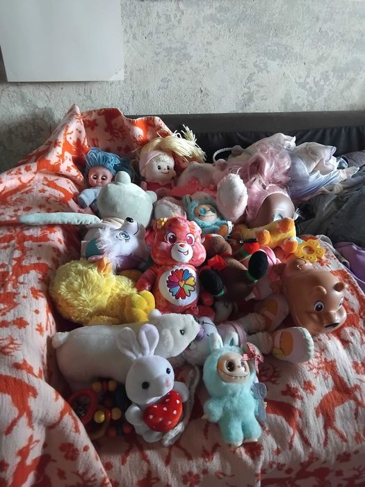 Играчки за деца плюшени и други