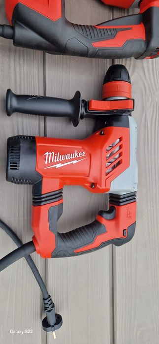 Milwaukee rotopercutor pe curent