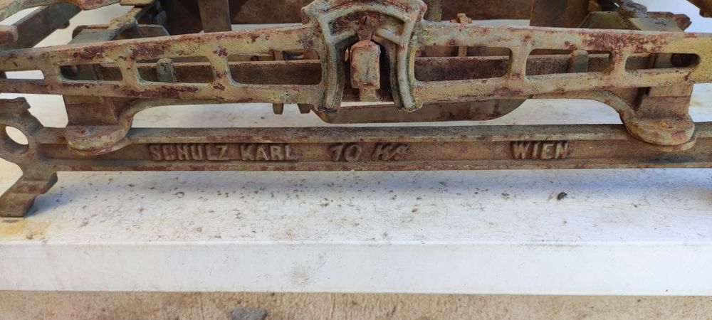 Стар кантар без тавите