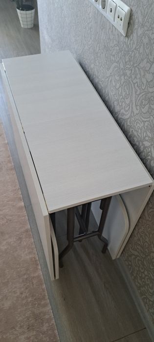 Продам стол в гостинную