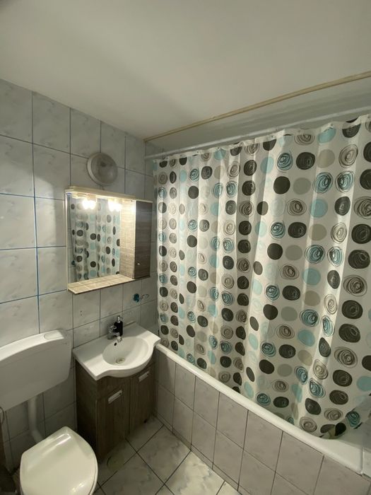 Inchiriez apartament 2 camere, decomandat, etaj 2, strada Sovata nr. 31