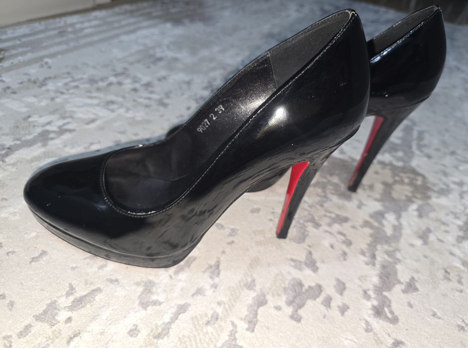 Стильные туфли 40 размера