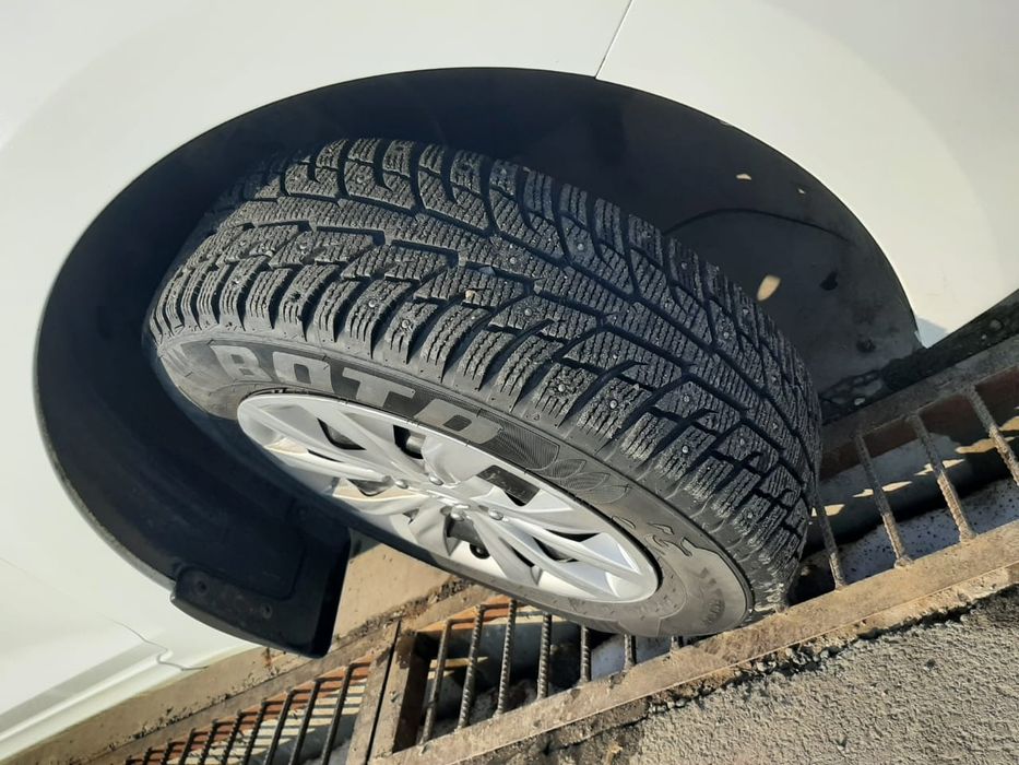 Зимние шины  комплект