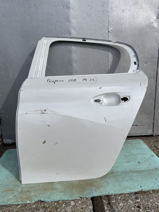 Задна лява врата за Peugeot 208 Пежо 208  2019-2023г