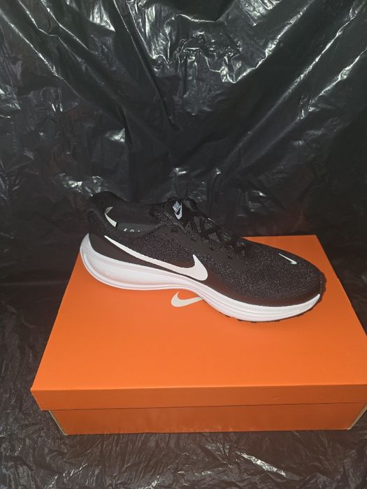 Nike Revolution 8
