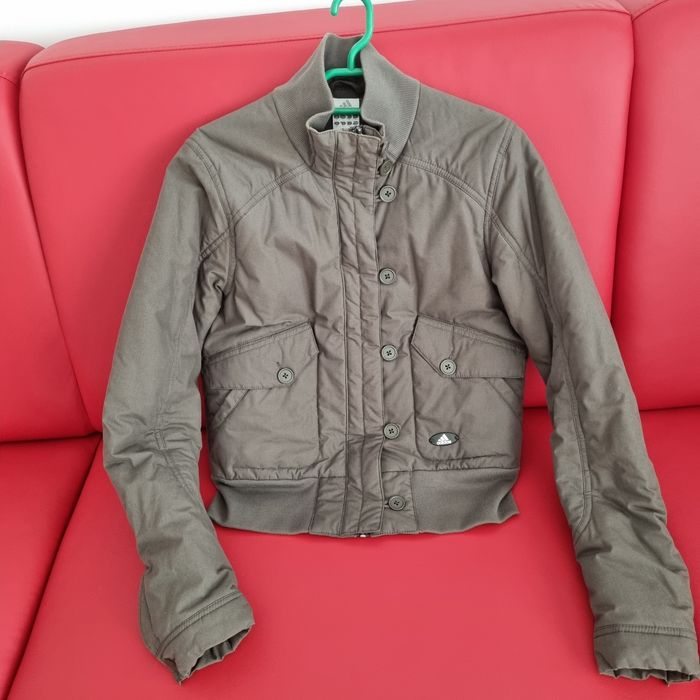 Vând geacă Adidas originală, purtată o singură dată