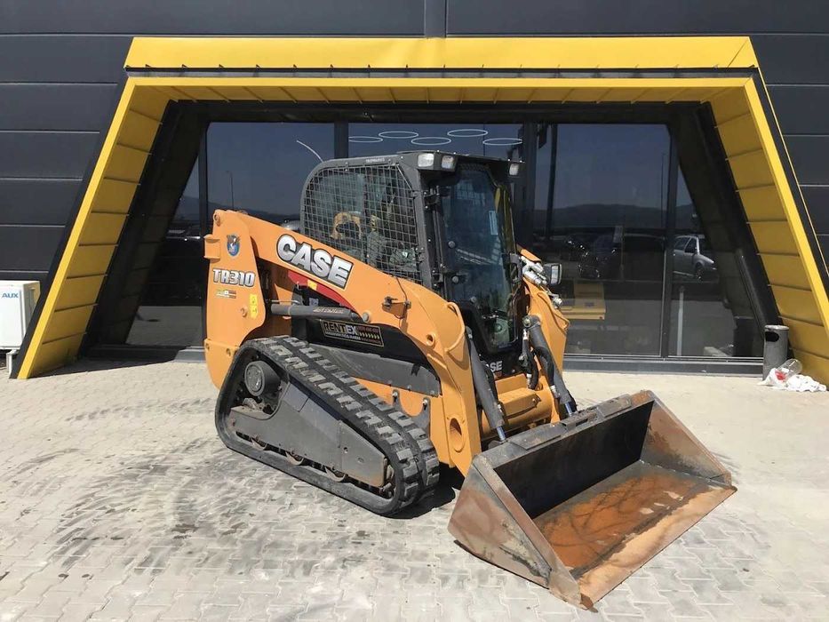 Верижен мини челен товарач 3900 кг. Case TR310