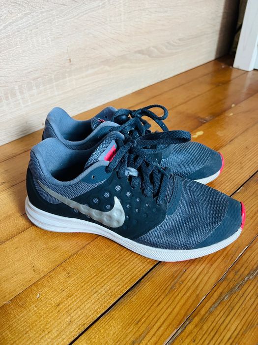 Кецове и маратонки Nike