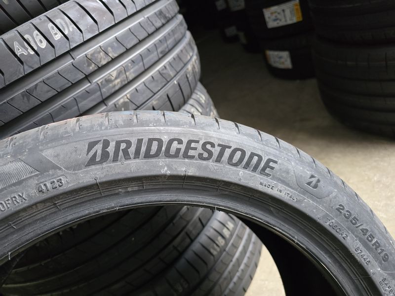 235/45/19 BRIDGESTONE 4бр