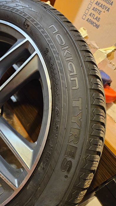 Гуми 19" 235/55 зимни