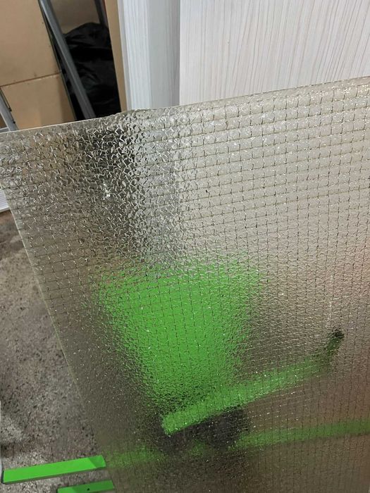 Стъкло армирано.