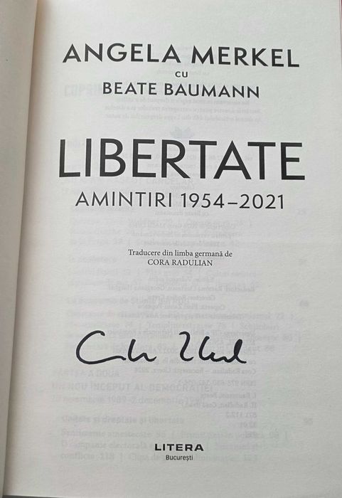 Carte Libertate cu autograful scriitoarei Angela Merkel