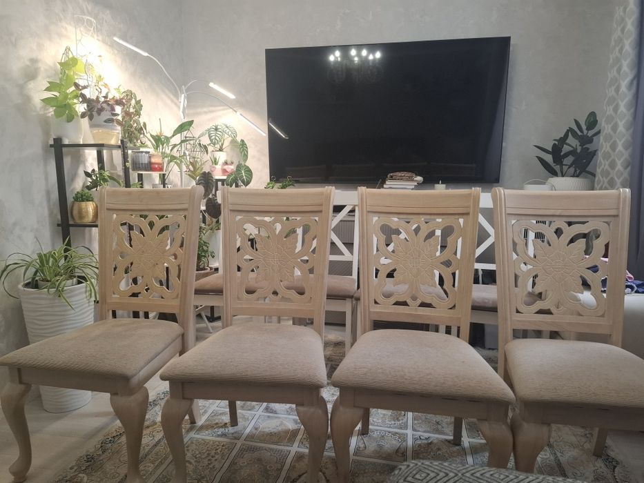 Продам стулья , в подарок стол