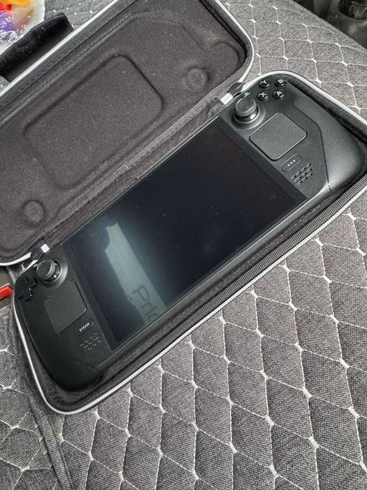 Steam deck oled 1tb в отличном состояний