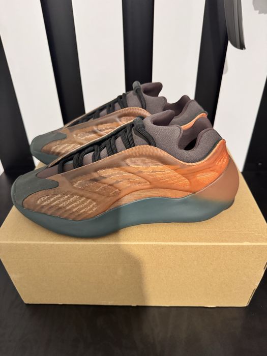 Vand Yeezy Boost 700 V3 Fade Copper originali
