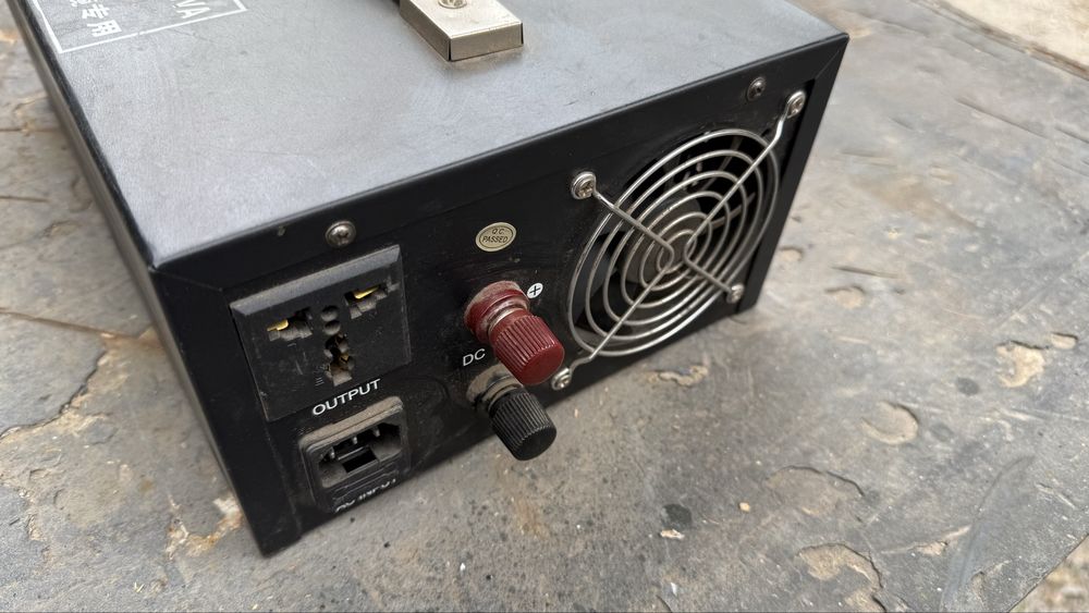 Инвертер продам 12 в / 220 в