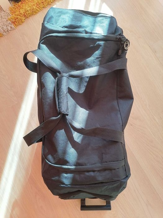 Пътна чанта с колела и дръжка