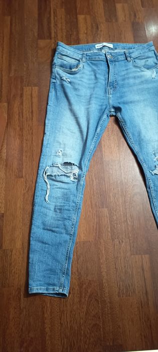 Blugi Bershka mărimea 46