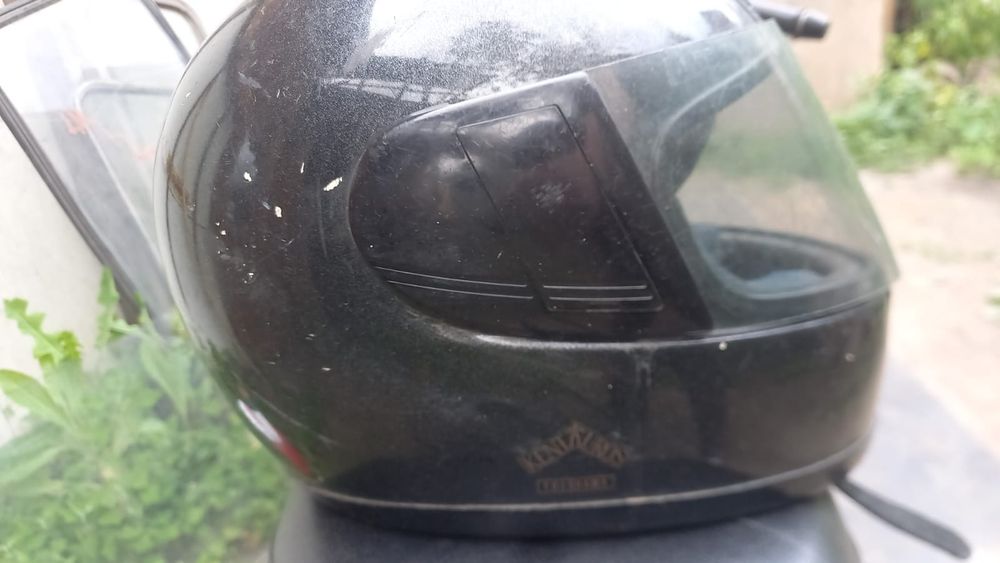 Продам оригинальный шлем Yamaha