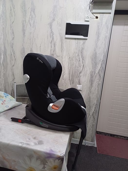 Продаётся фирменный авто кресло Cybex Sirona platinum line
