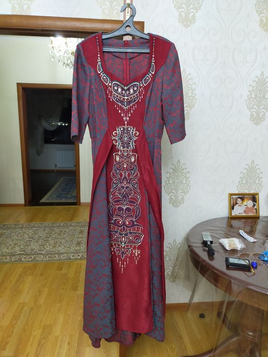 Вечерние платья в отличном состоянии