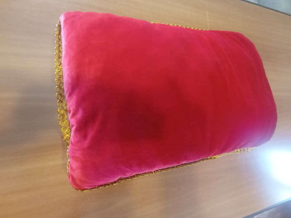 Бархатная подушка