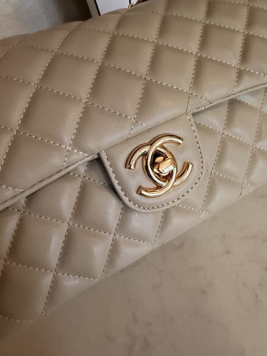 Дамска чанта Chanel Classic среден размер бежова