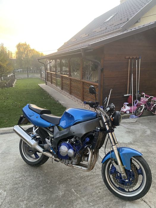 Vand sau Schimb Yamaha FZR600R