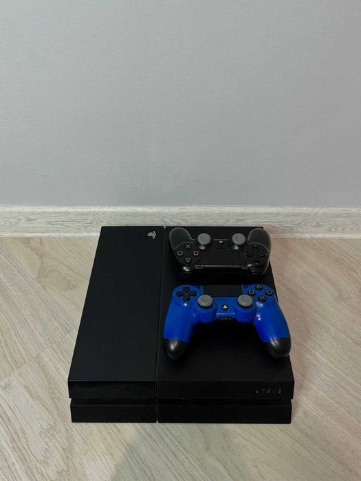 PS4 2 джойстика + 9 игр